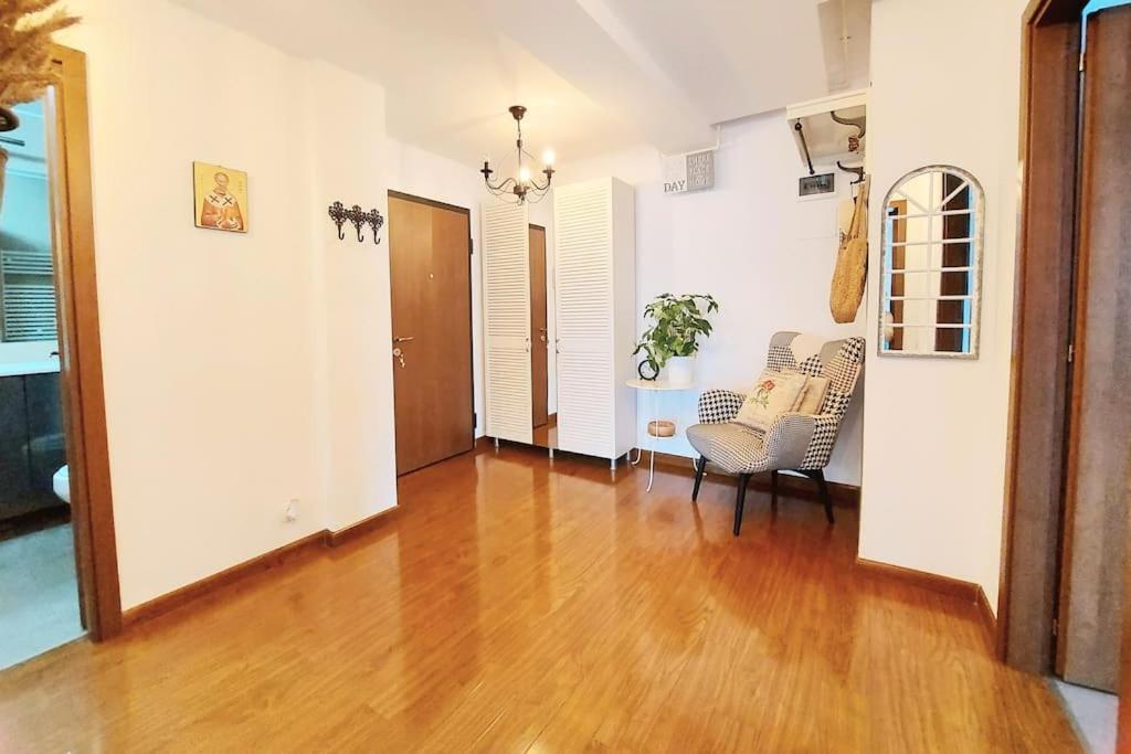 Cosy Boutique 61 Sqm Apartment - Private Parking - Ten Blocks Residence Bucharest Luaran gambar