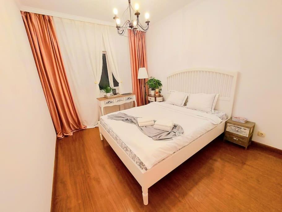 Cosy Boutique 61 Sqm Apartment - Private Parking - Ten Blocks Residence Bucharest Luaran gambar
