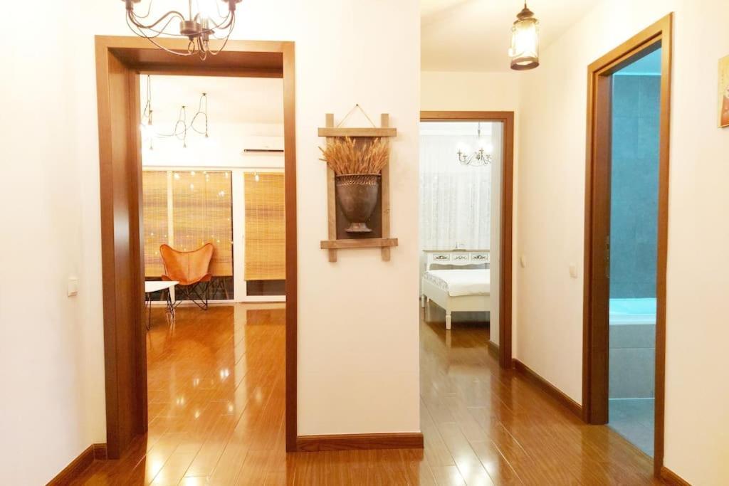 Cosy Boutique 61 Sqm Apartment - Private Parking - Ten Blocks Residence Bucharest Luaran gambar